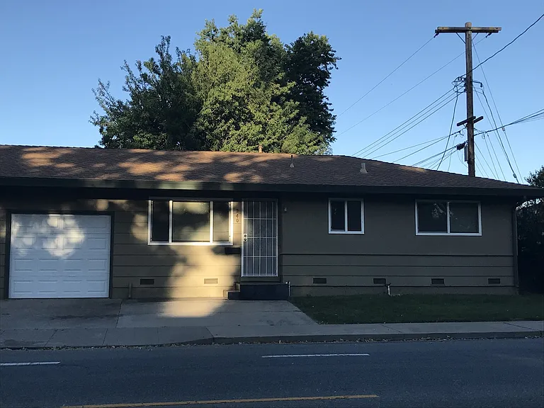240 S Mills Ave #&-1924 — Photo 2
