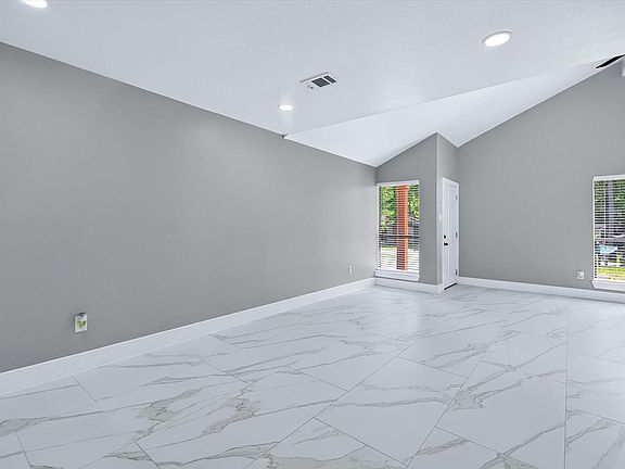 5th image of 23 Summer Crest Cir