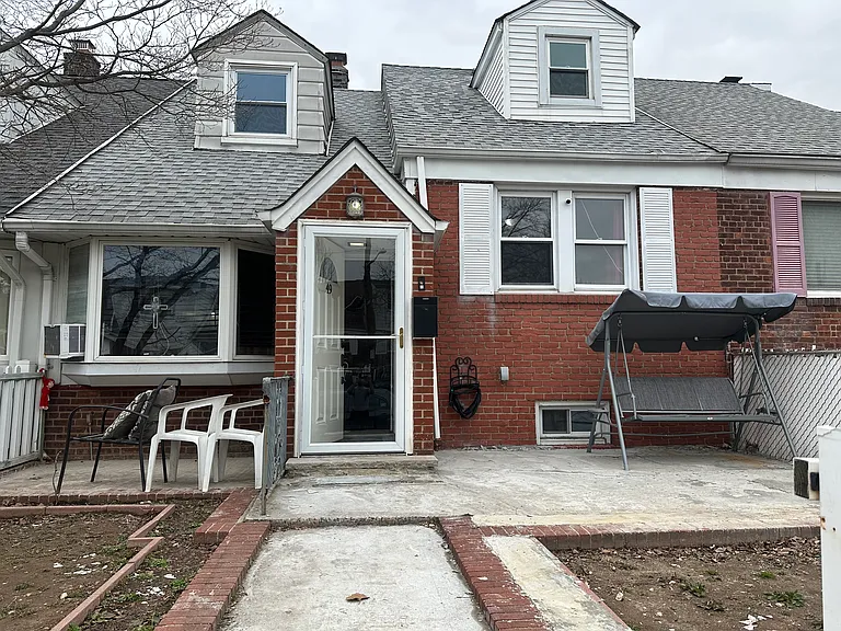 49 Parkside Ln — Photo 1