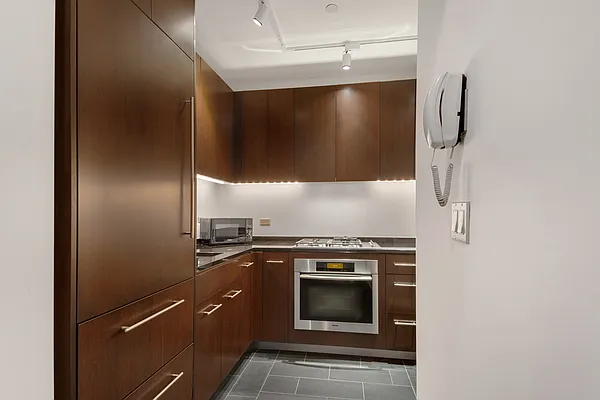 Rented by BARNES New York | media 18