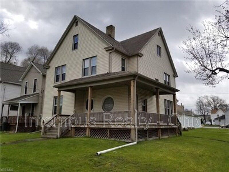 1st image of 35 Neil St #1