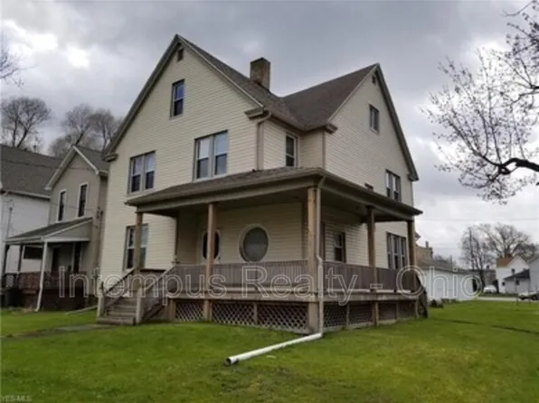 35 Neil St #1, Niles, OH 44446