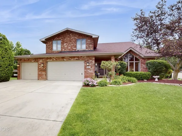 9035 N Somerset Ln, Woodridge, IL 60517