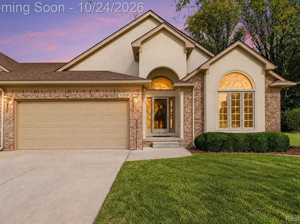 47230 Hunters Chase Dr, Macomb, MI 48042