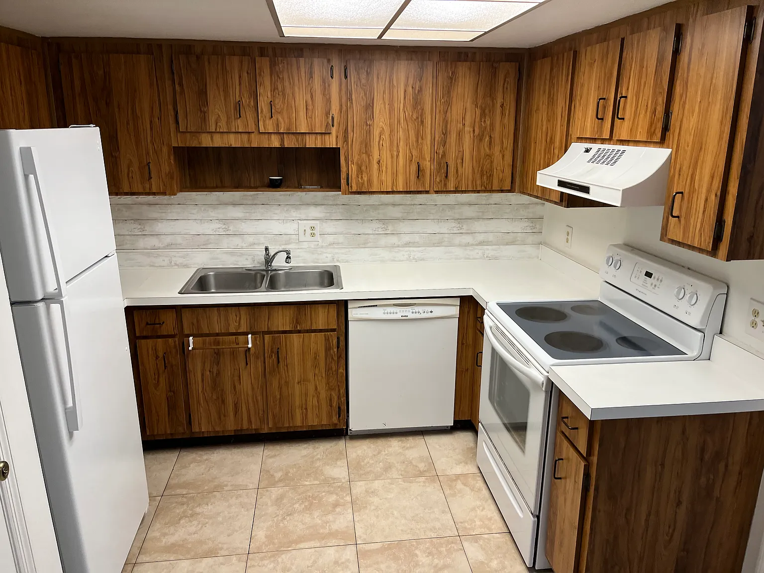 3 bed, 2.5 bath, 1700 sqft, $2,300 — Photo 2