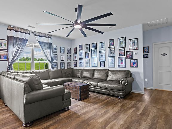 3rd image of 7049 Arbor Ridge Dr