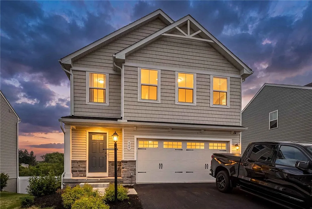 4 bed, 2.5 bath, 2704 sqft, $3,200 — Photo 2