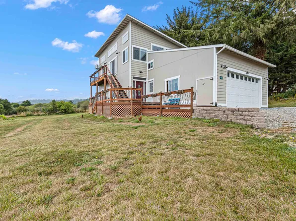 140 Maranda Ln, Smith River, CA 95567