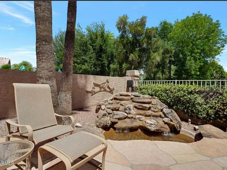 1075 N Saguaro St — Photo 28