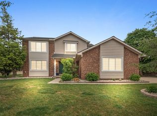 2302 Hidden Trail Dr, Sterling Heights, MI