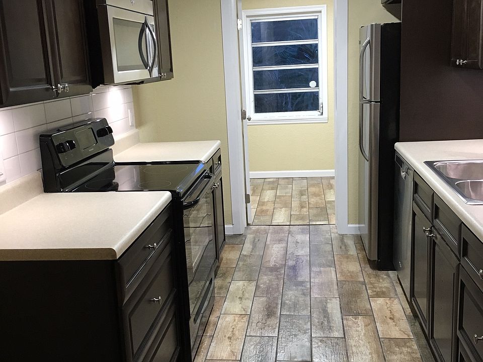 Modern full kitchen