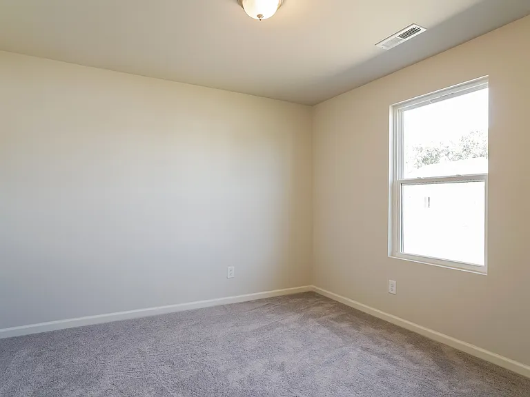 200 Kyles Dr — Photo 11
