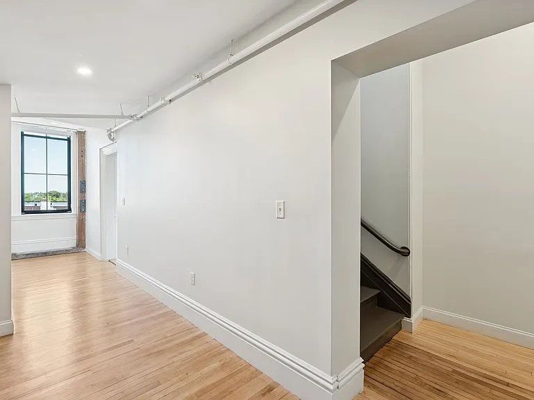 129 Main St — Photo 11