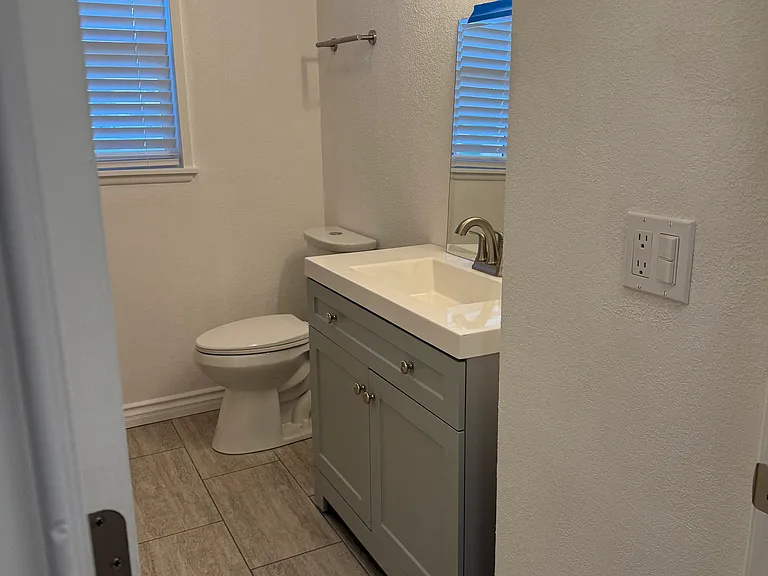 5023 N Jenifer Ave — Photo 2