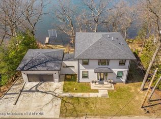 632 Island Dr, Grass Lake, MI 49240