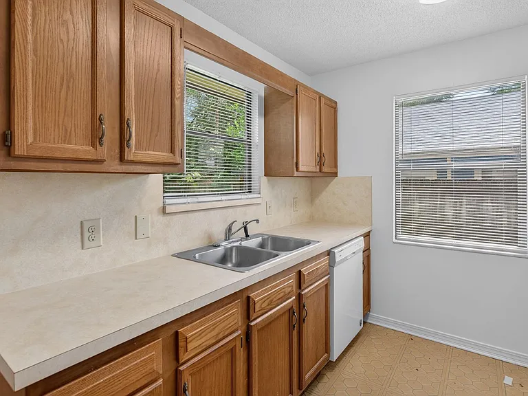 1445 Classic Oak Rd W — Photo 14