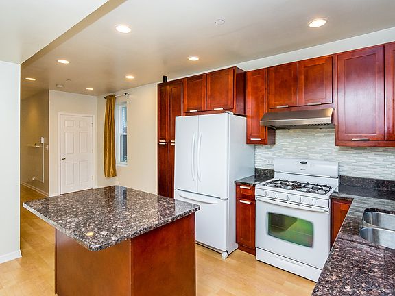 3rd image of 942 Marengo Ave APT 1