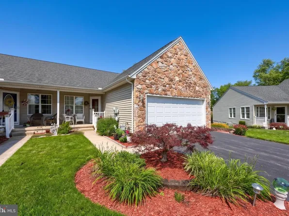1738 Boxwood Ct, Dover, PA 17315