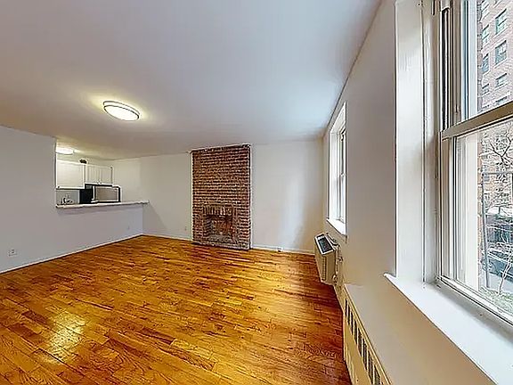 4th image of 118 E 92nd St #2B