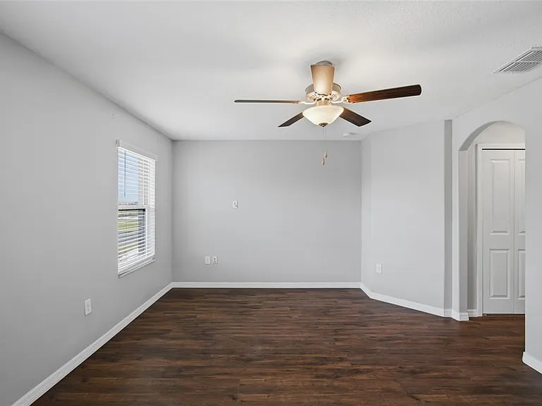 724 Royal Empress Dr — Photo 16