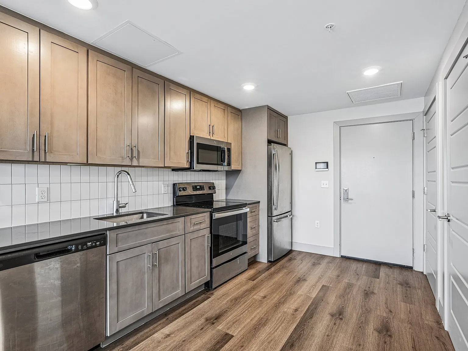 Ethos Franklin — Photo 1