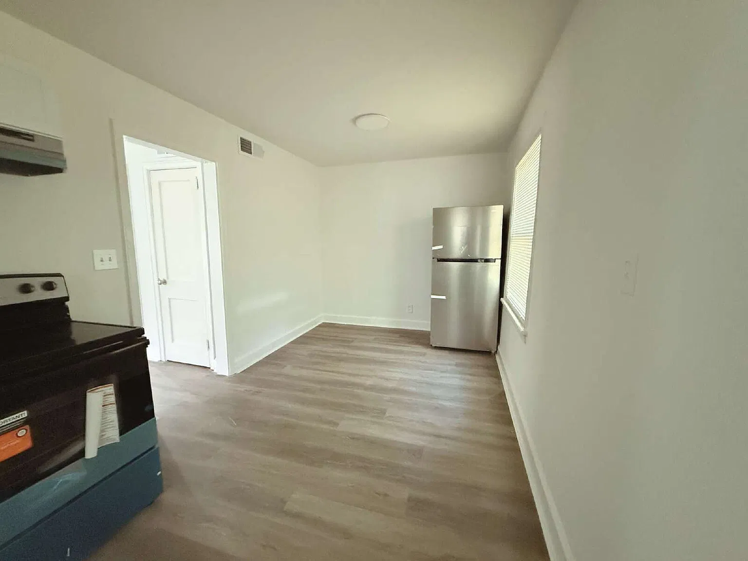 2 bed, 1.0 bath, $1,500 — Photo 3
