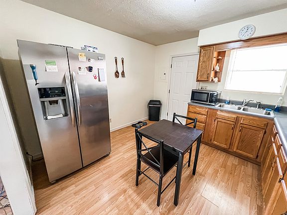 4th image of 421 Glenn St