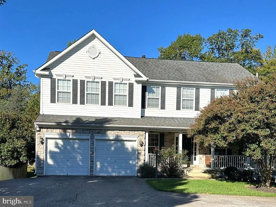 4 bed, 2.5 bath, 2656 sqft, $3,900 — Photo 2