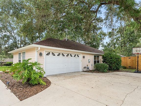 4th image of 9239 NW 16th Pl