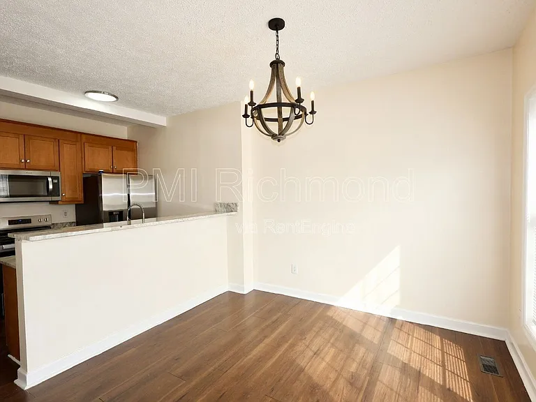 2716 Goyne Loop — Photo 3