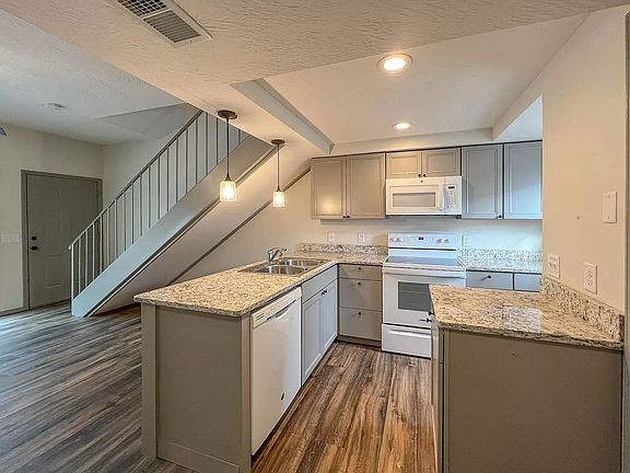3rd image of 2323 E Cherry St #F