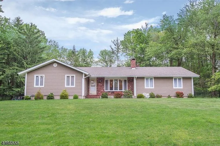 29 Nicole Dr photo 1