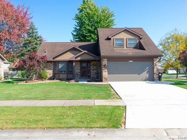 21539 Deerfield Dr S, Trenton, MI 48183