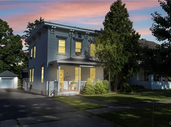 7 Hillside Ave, New Hartford, NY 13413