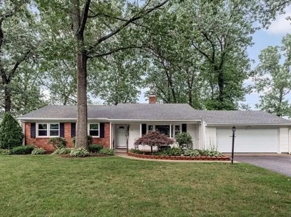 21 Dunsany Dr, Longmeadow, MA 01106