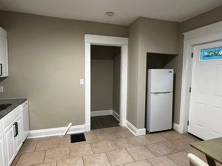 3924 Lindley Ave — Photo 6