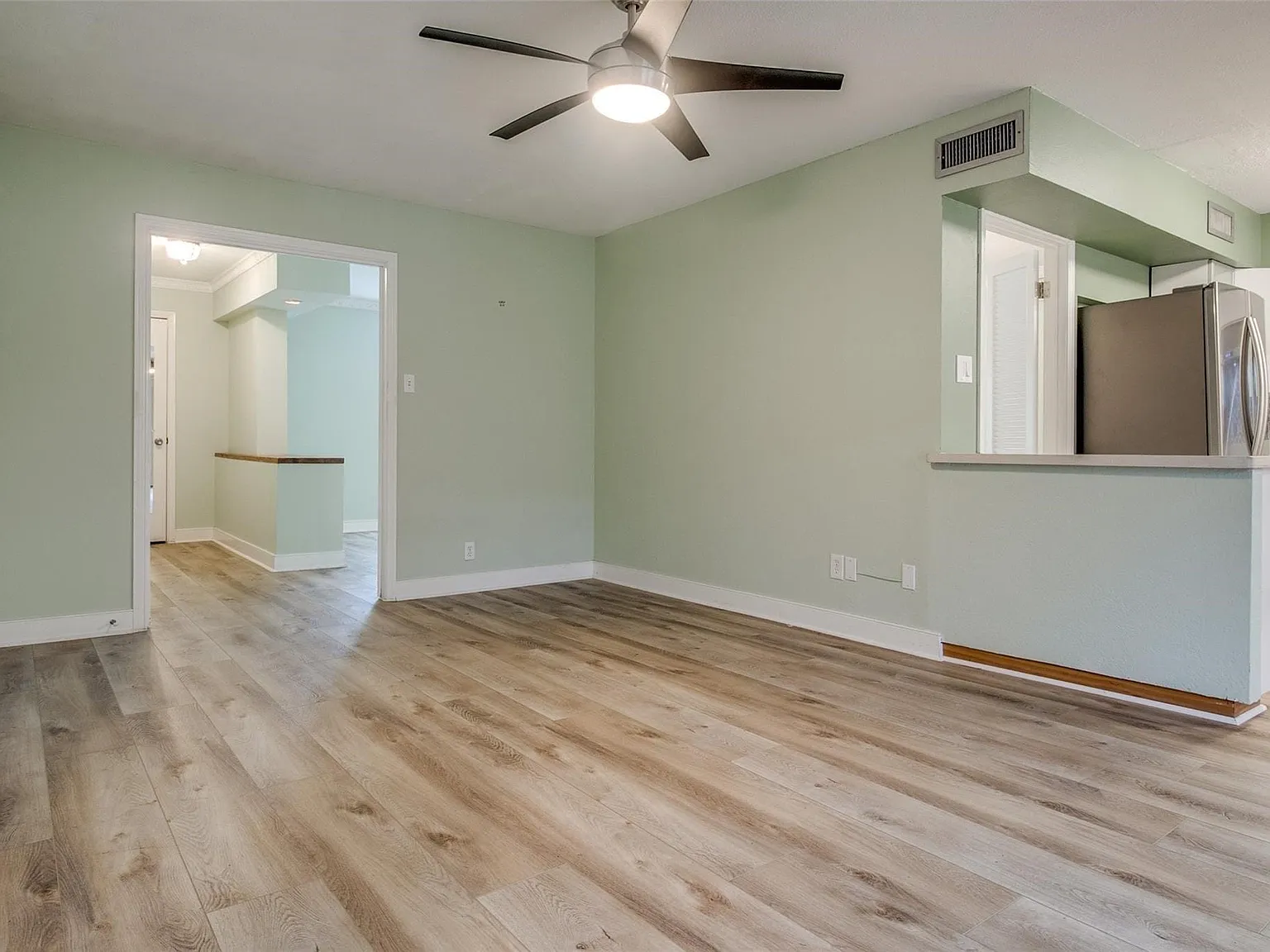 2 bed, 2.0 bath, 1379 sqft, $2,200 — Photo 4