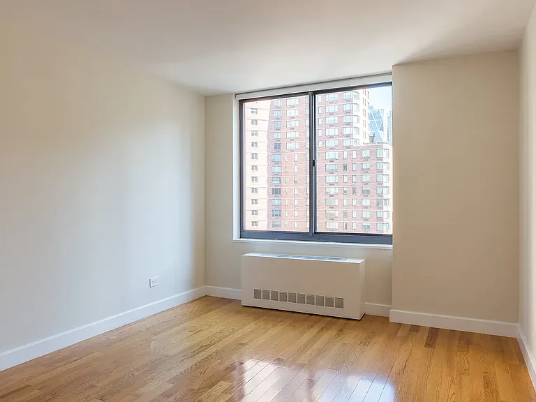 235 W 48th St #14R — Photo 4