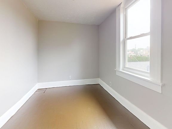 5th image of 104 8th St NE #2