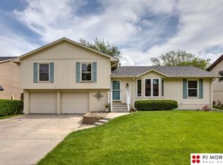 13612 Montclair Dr, Omaha, NE 68144