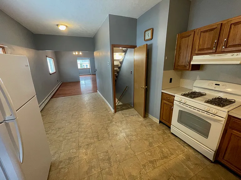 39 Franklin St #R — Photo 5