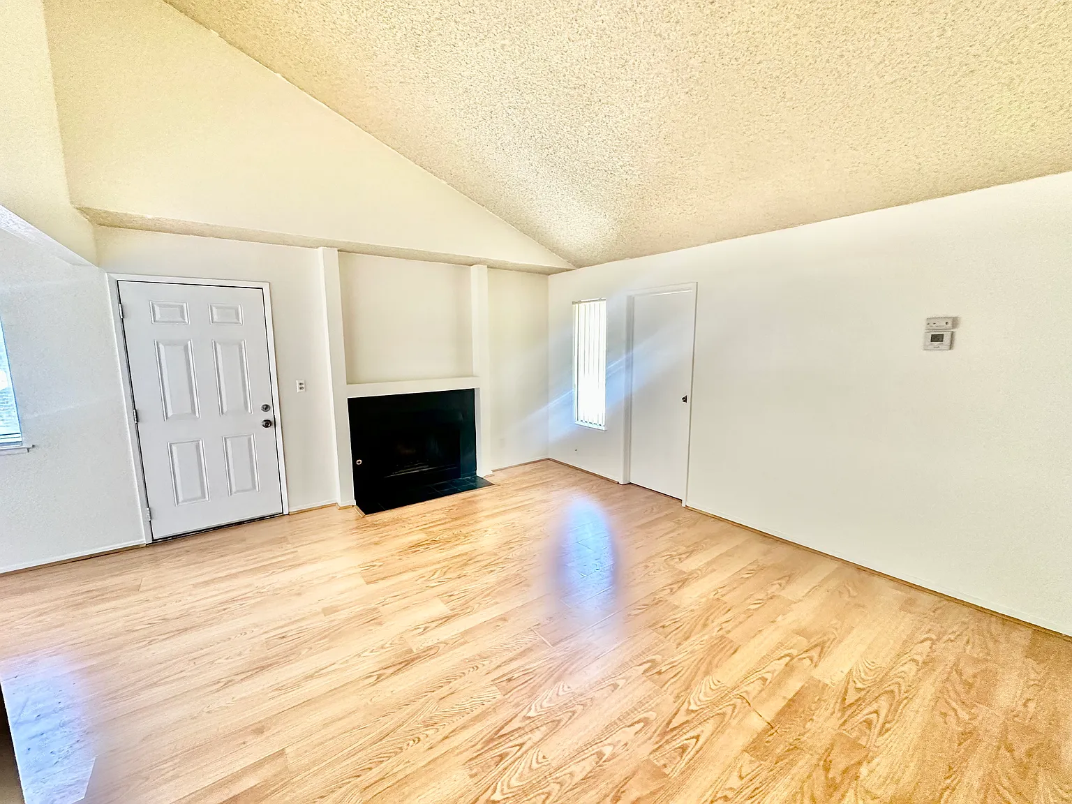 2 bed, 802 sqft, $1,395 — Photo 4
