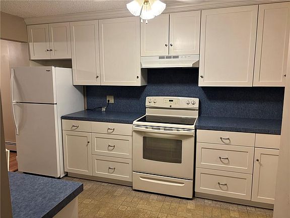 3rd image of 18 Villa Nova St