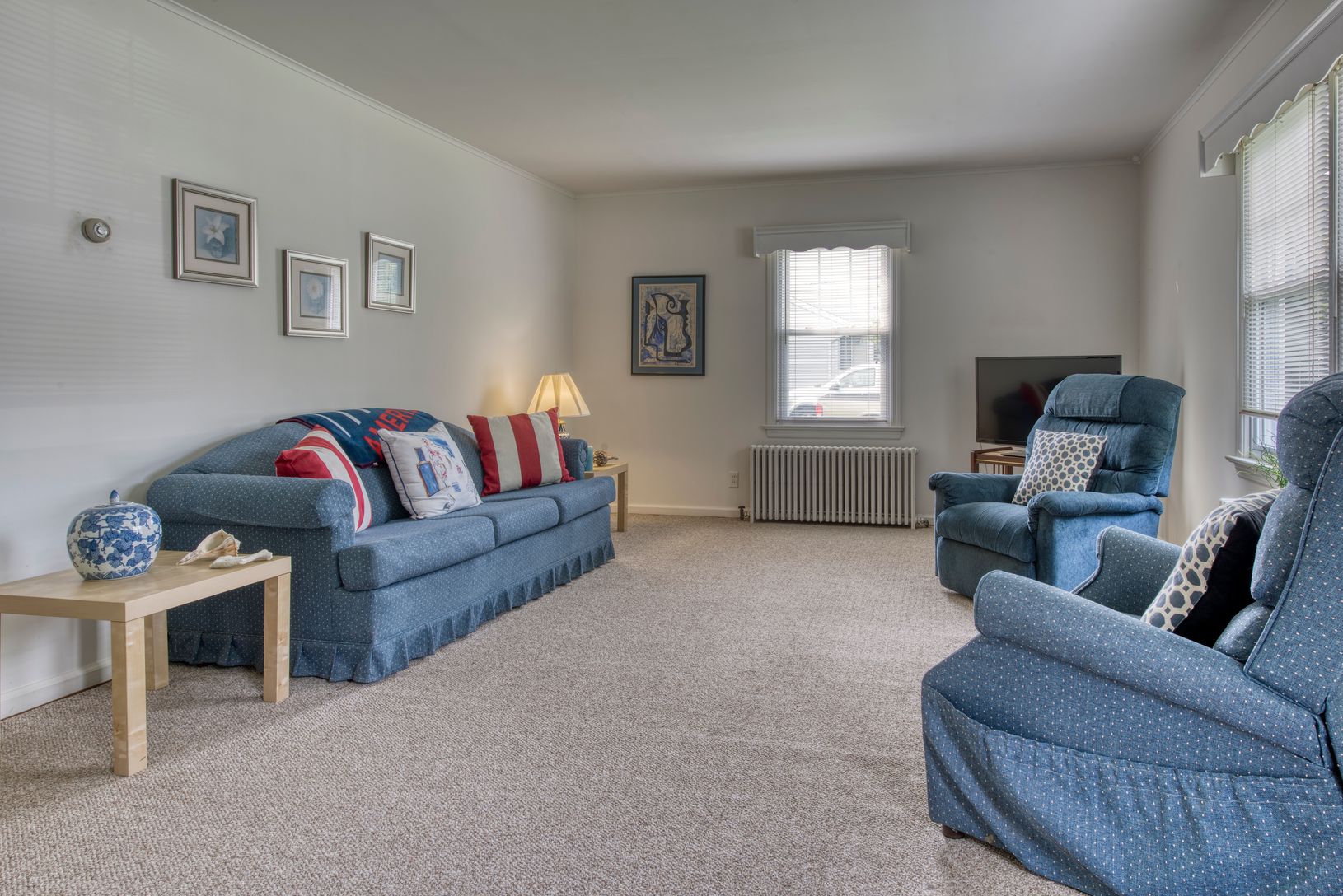  Large living room and hardwood floors under the carpet throughout the house.