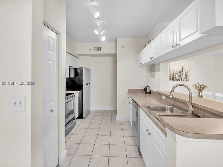 17145 N Bay Rd #4304 — Photo 7
