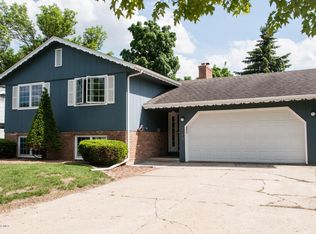 1524 38th St NW, Rochester, MN 55901