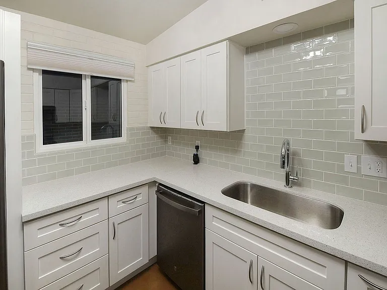 1445 N Arcadia Ave — Photo 12