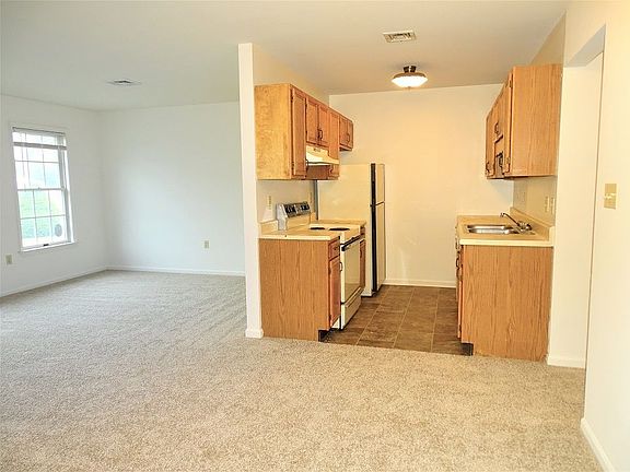 4th image of 420 W Cherry Dr APT F