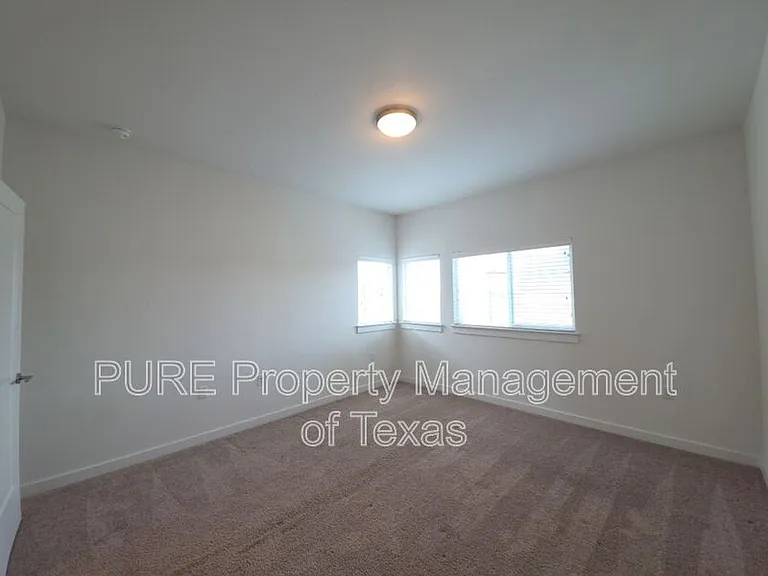 6800 Menchaca Rd #4 — Photo 16