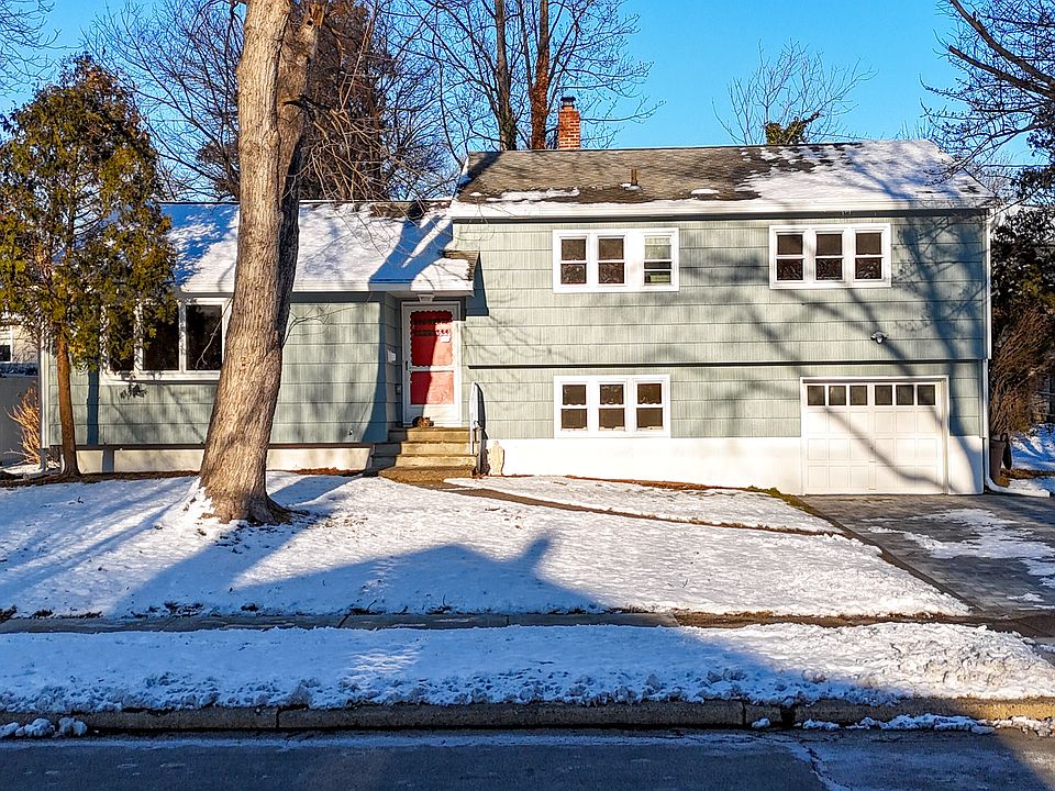 1st image of 10 Eastbrook Dr